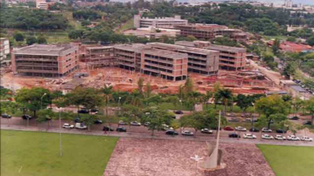 Obras do prédio da FACE UFMG.